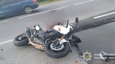 У ДТП на Львівщині травмувалися водій та пасажирка мотоцикла