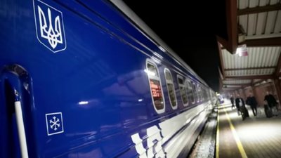 Залізниця опинилася під комплексною атакою ворога, частина рейсів прямують зміненими маршрутами