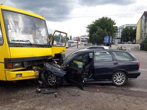 Біля Львова водій з Херсонщини в’їхав у пасажирський автобус: п’ятеро постраждалих (ФОТО)