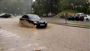 Внаслідок негоди, у Львові «‎поплило»‎ кілька вулиць (фото, відео)