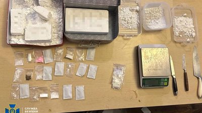 У Києві викрили групу з 16 наркодилерів, які постачали кокаїн із Латинської Америки