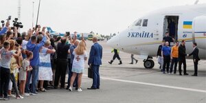 Всі звільнені з російської в’язниці українці отримають по 100 тисяч гривень