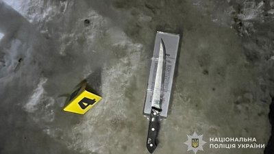 У Львові біля житлової багатоповерхівки вбили людину (ФОТО)