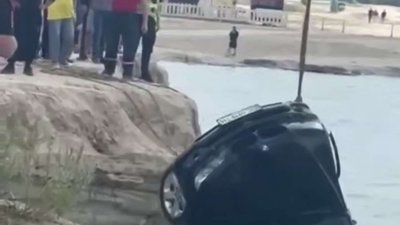 На Львівщині на карʼєрі BMW пішов під воду, є жертви (ВІДЕО)