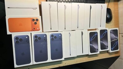 Митники в Шегинях зупинили дві партії контрабанди Apple та Chanel на 2 млн гривень