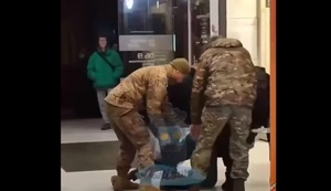 Не ТЦК: у поліції пояснили відео затримання чоловіка у Львові (ВІДЕО)