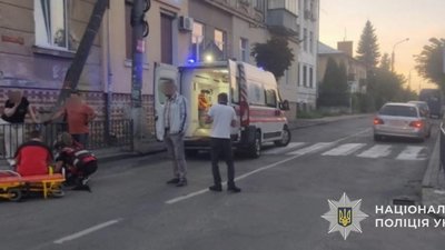 На Львівщині водій автомобіля Mercedes здійснив наїзд на пішохода (ФОТО)