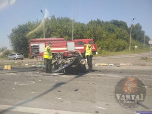 Біля Дубно зіткнулись три автівки, одна загорілась: шестеро травмованих (фото)