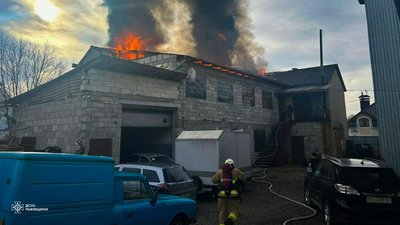 У Львівській області горіла будівля