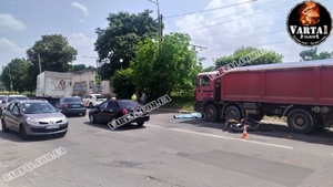 У Львові наїхавши колесом на острівець безпеки загинув мотоцикліст з Винник (фото, відео)