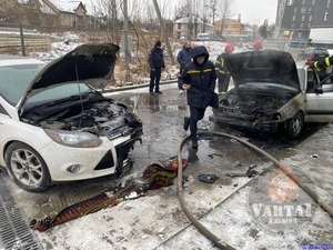 У Львові загорілися два авто (ФОТО)