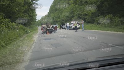 Аварія на Львівщині: автівка перекинулась на дах після зіткнення (ВІДЕО)