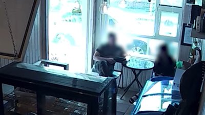 Сказав, що син живий і переведе його в тил: на Львівщині шахрай видурював у матері полеглого воїна 4000 доларів (ВІДЕО)