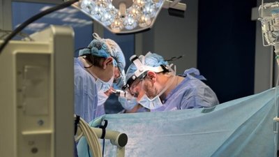 У Львові провели унікальну операцію з видалення паразитарного утворення, яке маскувалося під пухлину