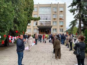 Сесію міськради Львова проведуть у Шевченківській РА: там вже збирається пікет (фото)