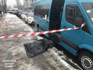 У Києві через зауваження на автобусній зупинці юнак зарізав чоловіка (фото)