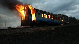 Пожежа у потязі на Рівненщині: евакуювали всіх пасажирів (фото)