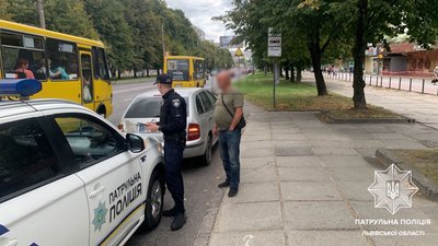 У Львові 71-річного водія-порушника можуть позбавити права керування автомобілем на 5 років (ФОТО)