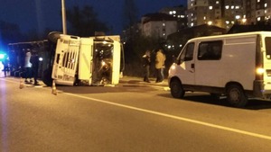 Деталі про ДТП з перекиданням вантажівки у Львові (фото, відео)