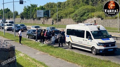 У Львові поліція проводить слідчі дії в автомобілі