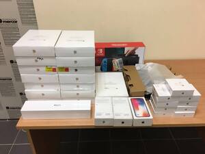 В аеропорту "Львів" митники вилучили партію iPad та iPhone X (фото)