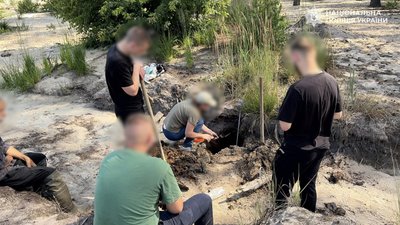 На Рівненщині виявили нові місця незаконного видобутку бурштину