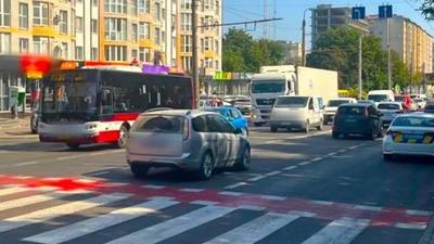 В Івано-Франківську водійка скоїла наїзд на дитину, яка перебувала на пішохідному переході разом з мамою (ФОТО)