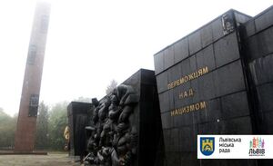 У Львові демонтують частину Монументу Слави