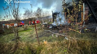 Вогонь міг перекинутися на поруч розташовані будівлі: у Самбірському районі горів житловий будинок