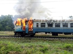 На Вінничині на ходу загорівся вагон приміської електрички: фото з місця події