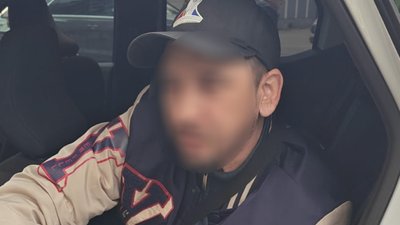 У Львові затримали чоловіка, який з ножем напав на працівників магазину