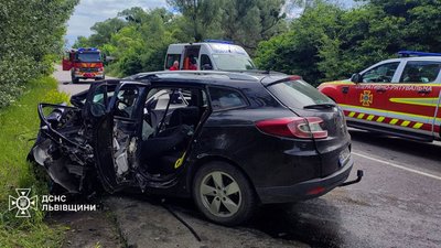 У ДТП на Львівщині рятувальники деблокували з авто тіло загиблої жінки