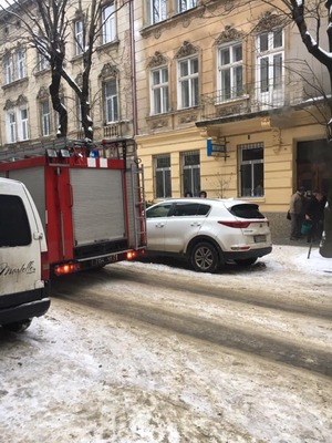 У Львові 19 вогнеборців гасили пожежу у підвалі житлового будинку (ФОТО)