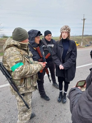 На українському кордоні затримали підозрілу жінку, яка виявилася чоловіком з посвідченням військовозобов’язаного