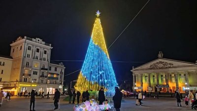 У Тернополі відмовилися від новорічної ялинки після ракетного удару з 34-ма загиблими