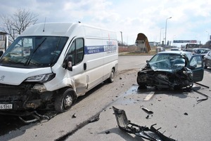 Автотроща у Львові: постраждав водій одного з трьох автоучасників ДТП (фото, відео)