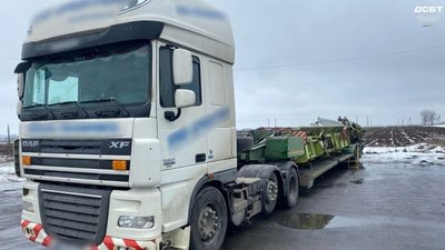 На трасі «Київ-Одеса» зупинили вантажівку з величезним перебором за габаритами