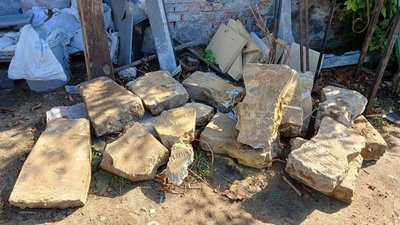Під асфальтом у Львові виявили близько 15 хрестів із могил Українських січових стрільців