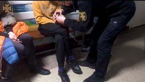 Потрапив в халепу через обручку: у Львові рятували хлопця (ВІДЕО)