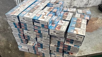 Львівські митники виявили партії прихованих сигарет під подвійним дахом та у «запасці»