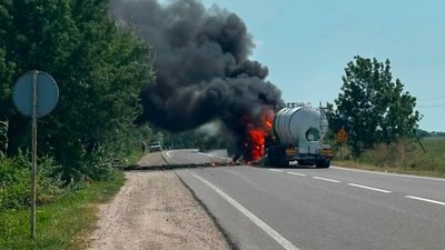 На Одещині «шахед» влучив в кабіну вантажного автомобіля, який їхав по трасі (ВІДЕО)