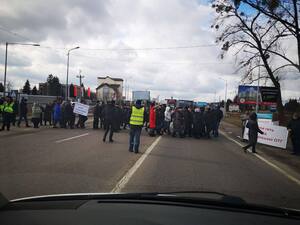 Біля Львова селяни перекрили трасу