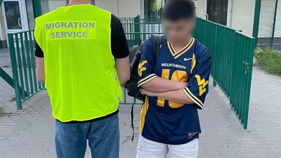 Затриманому у Львові колумбійцю заборонили в’їзд в Україну на 8 років