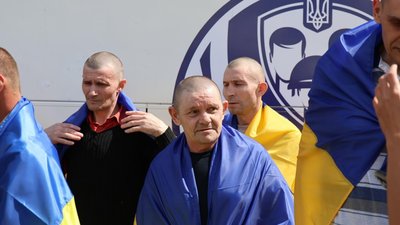 103 українські воїни повертаються додому з російського полону