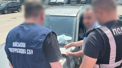 На Львівщині чоловік пропонував хабар заступникові командира