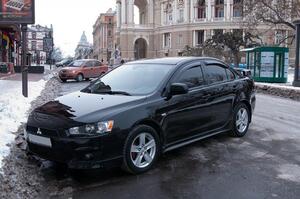 У Львові протягом ночі в Сихівському районі викрали Mitsubishi Lancer