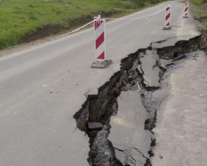 У Львівській області стався обвал дороги (фото)