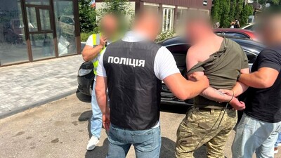 Правоохоронці затримали 25-річного офіцера ТЦК, який брав 1000 доларів за оновлення облікових даних військовозобов’язаним (ФОТО)