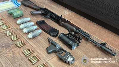 У Львові спецпризначенці затримали чоловіка в якого виявили арсенал зброї (ФОТО)