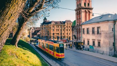 На одній із центральних вулиць Львова заборонять паркування